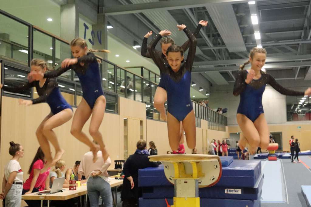 Mädchen beim Turngau, Turnfinale in München